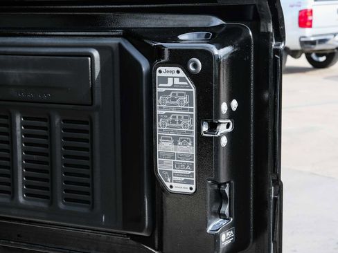 Used 2023 Jeep Wrangler Unlimited Sahara AWD/4WD image 46