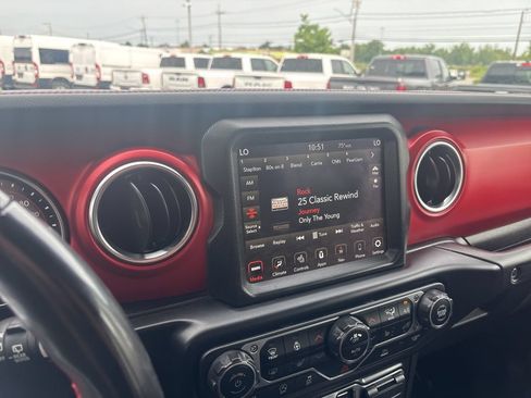 Used 2022 Jeep Wrangler Unlimited Rubicon w/ Dual Top Group AWD/4WD image 22