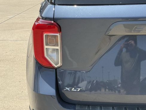 Certified 2021 Ford Explorer XLT w/ Equipment Group 202A RWD image 7