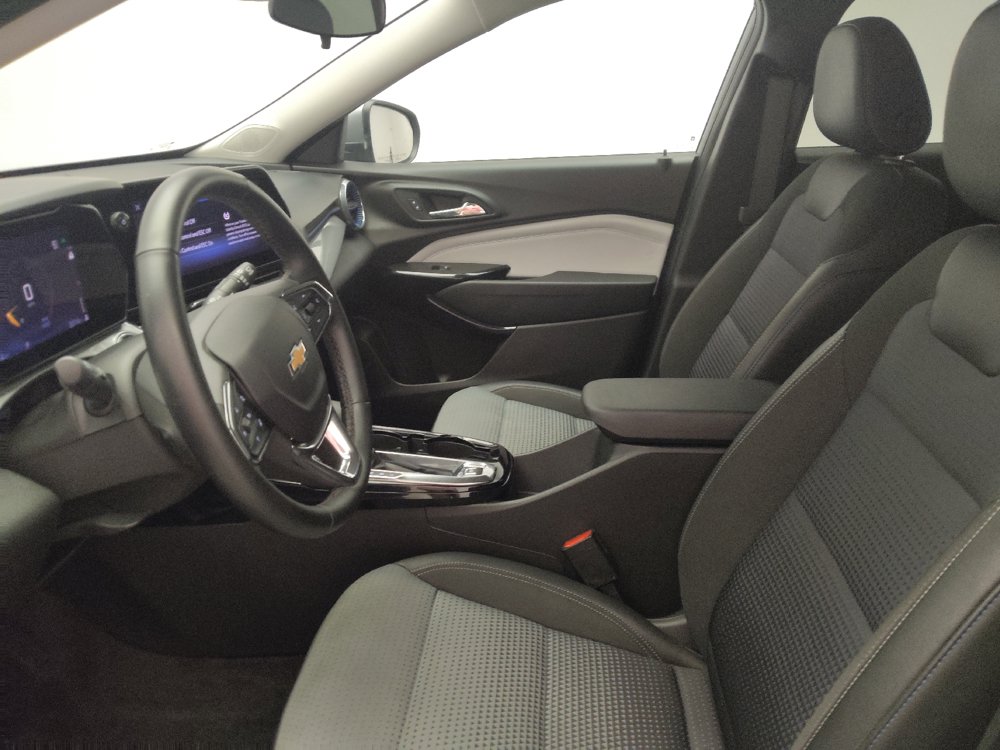 Used 2025 Chevrolet Trax LT w/ LT Convenience Package FWD image 17