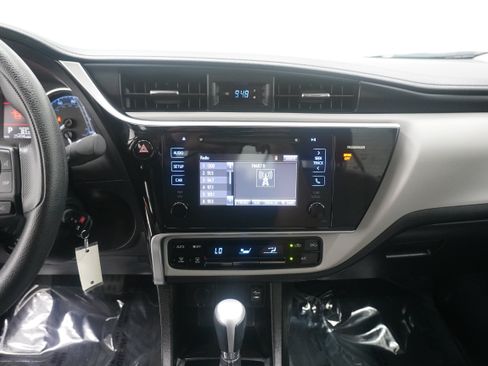 Used 2017 Toyota Corolla LE FWD image 18