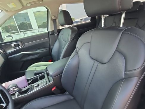 Certified 2023 Kia Sorento S w/ Panoramic Sunroof Package FWD image 6