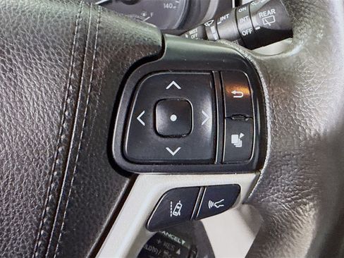 Used 2018 Toyota Highlander LE image 15