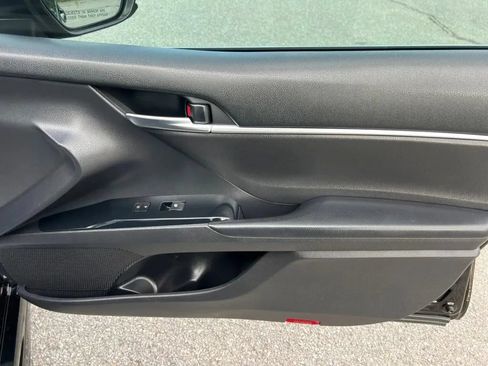 Used 2020 Toyota Camry SE FWD image 18
