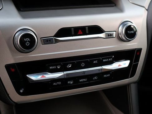 Certified 2022 Ford Explorer XLT w/ Equipment Group 202A image 33