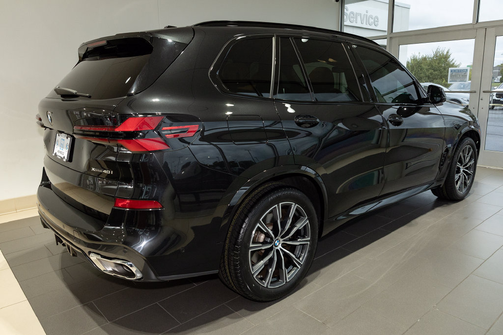 Used 2024 BMW X5 xDrive40i w/ M Sport Package AWD/4WD image 15