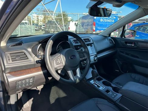 Used 2017 Subaru Outback 2.5i Limited image 2