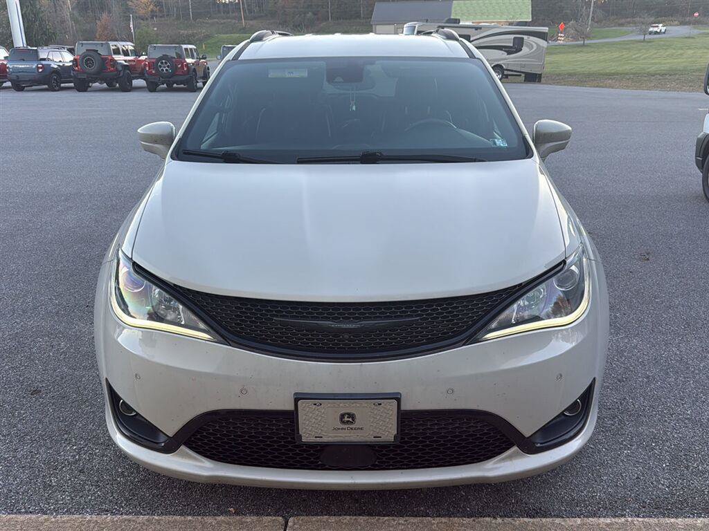 Used 2020 Chrysler Pacifica Touring-L AWD/4WD image 2