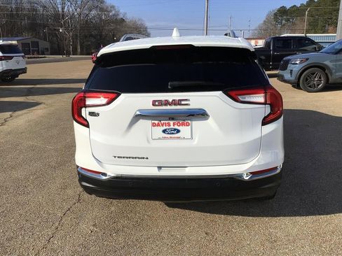 Used 2022 GMC Terrain SLT w/ LPO, Floor Liner Package image 9