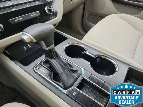 Used 2020 Kia Sedona LX image 15