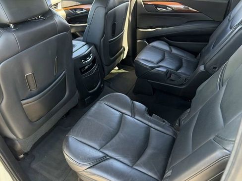 Used 2015 Cadillac Escalade ESV Luxury image 17