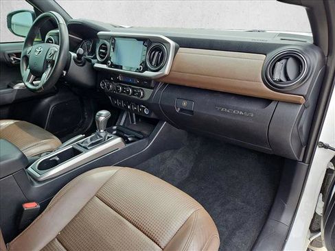 Used 2020 Toyota Tacoma Limited AWD/4WD image 21