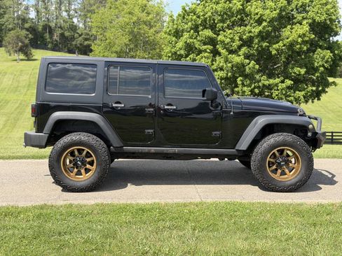 Used 2014 Jeep Wrangler Unlimited Rubicon w/ Dual Top Group AWD/4WD image 8