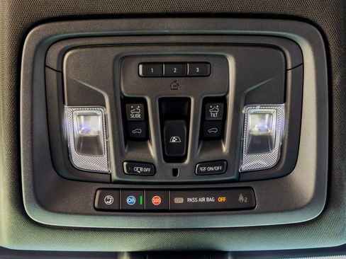 Used 2023 Chevrolet Silverado 3500 High Country w/ Technology Package image 28