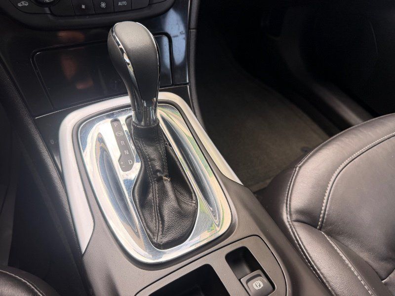 Used 2012 Buick Regal Leather FWD image 5