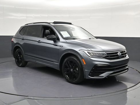 Used 2022 Volkswagen Tiguan SE R-Line FWD image 5