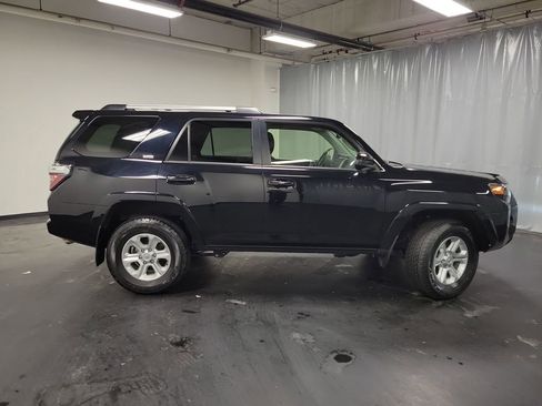 Used 2022 Toyota 4Runner SR5 image 9