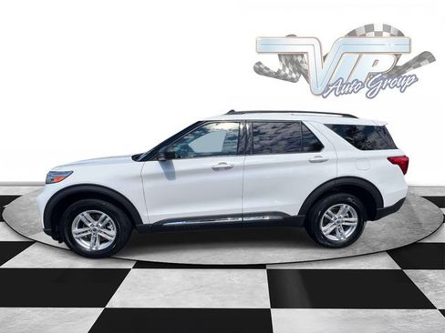 Used 2023 Ford Explorer XLT AWD/4WD image 5