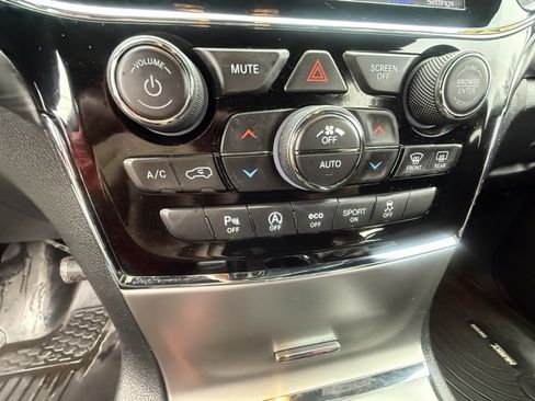 Used 2020 Jeep Grand Cherokee Altitude image 28