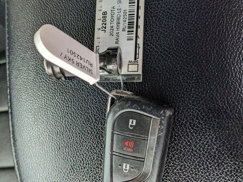 Used 2024 Toyota RAV4 LE image 41