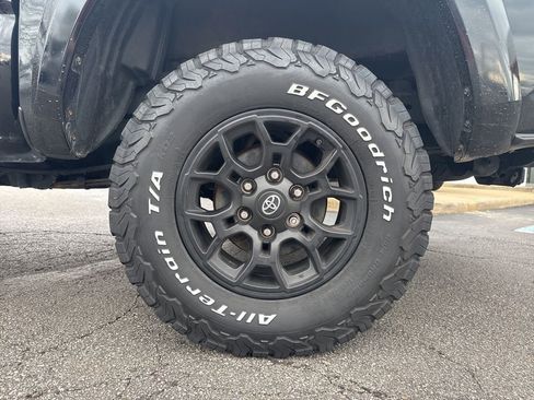 Used 2020 Toyota Tacoma SR5 w/ Technology Package image 47