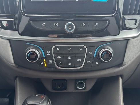 Used 2019 Chevrolet Traverse LT image 25