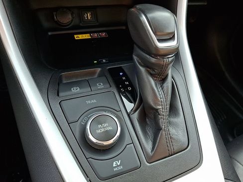 Used 2023 Toyota RAV4 XLE Premium AWD/4WD image 15