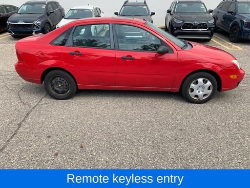 Used 2007 Ford Focus SE FWD image 3