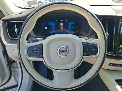 Used 2022 Volvo XC60 B5 Momentum w/ Climate Package AWD/4WD image 22