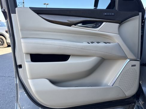 Used 2018 Cadillac Escalade Luxury w/ LPO, Radiant Package image 11