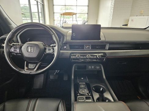 Used 2025 Honda Pilot TrailSport image 19