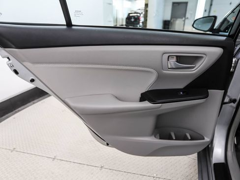 Used 2015 Toyota Camry XLE w/ Moonroof Package FWD image 19