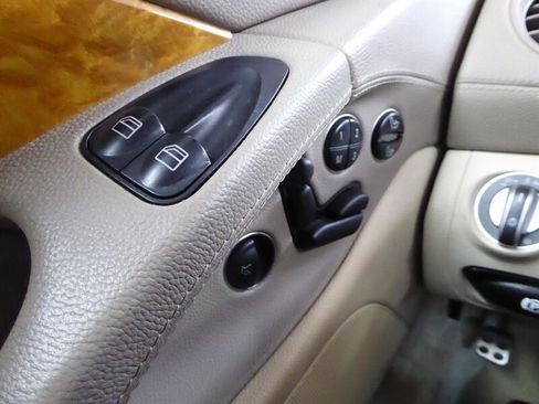Used 2004 Mercedes-Benz SL 500 image 12