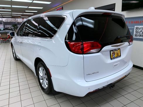 Used 2018 Chrysler Pacifica Touring Plus image 4