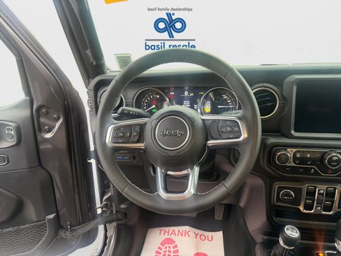 Used 2023 Jeep Wrangler Unlimited Sahara w/ Cold Weather Group AWD/4WD image 14