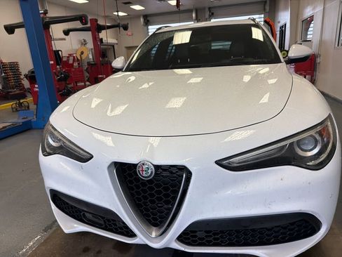 Used 2019 Alfa Romeo Stelvio Ti Sport w/ Quick Order Package 22S Sport AWD/4WD image 4