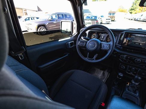 Used 2024 Jeep Gladiator Sport image 26