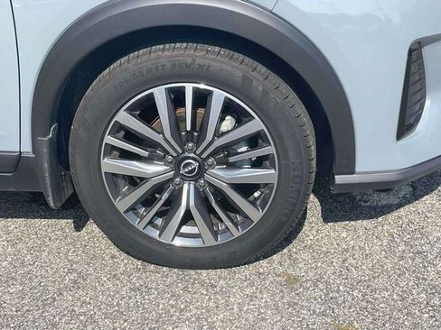 Used 2023 Nissan Kicks SV FWD image 11