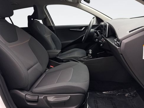 Used 2023 Kia Niro LX image 16