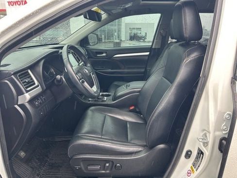 Used 2018 Toyota Highlander XLE image 17
