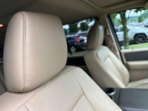 Used 2013 Ford Expedition XLT AWD/4WD image 19
