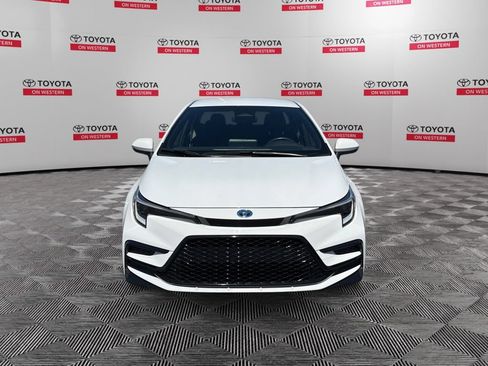 Certified 2025 Toyota Corolla SE FWD image 2