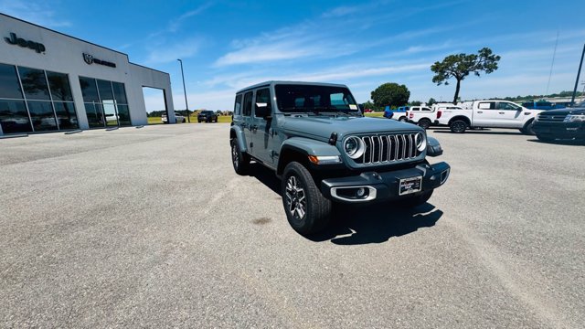 New 2026 Jeep Wrangler Unlimited Sahara w/ Technology Group AWD/4WD image 3