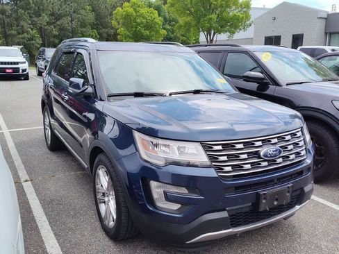 Used 2017 Ford Explorer Limited FWD image 3