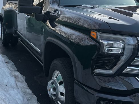 Used 2024 Chevrolet Silverado 3500 High Country w/ High Country Premium Package image 2