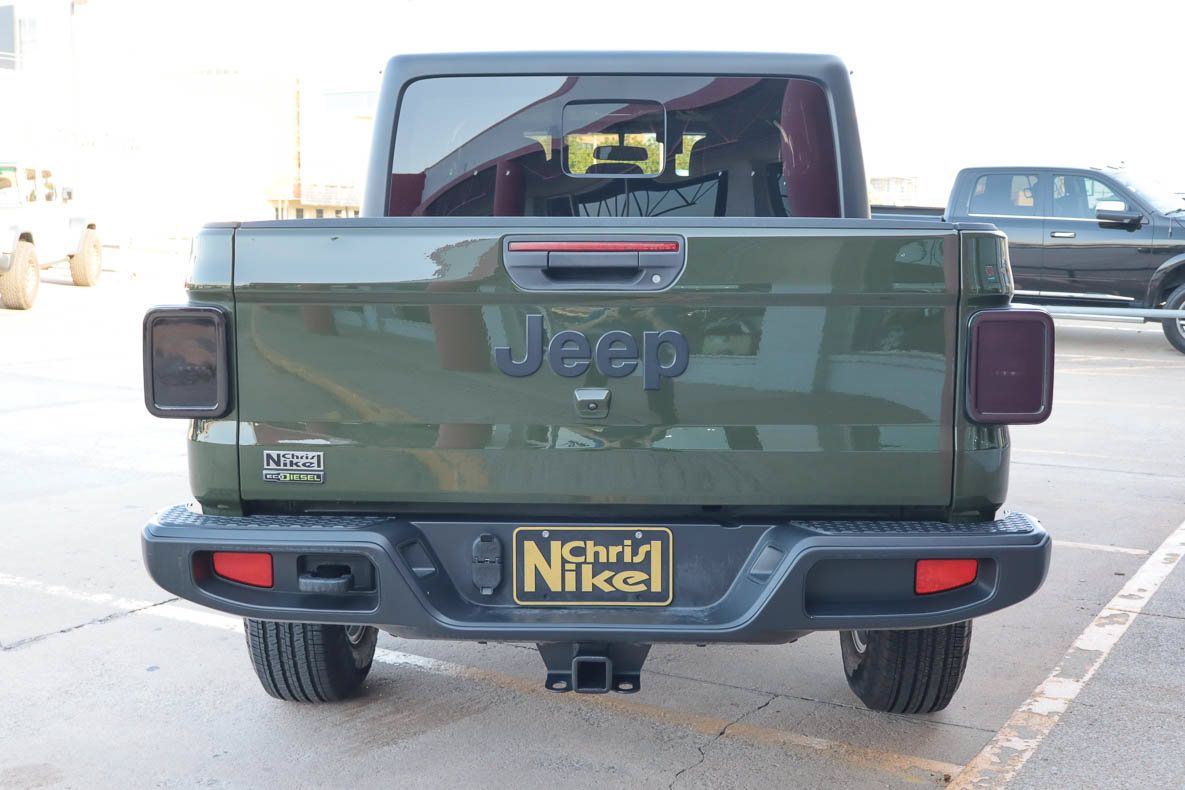 Used 2022 Jeep Gladiator Sport AWD/4WD image 6