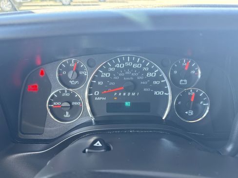 Used 2024 Chevrolet Express 2500 w/ Driver Convenience Package RWD image 10