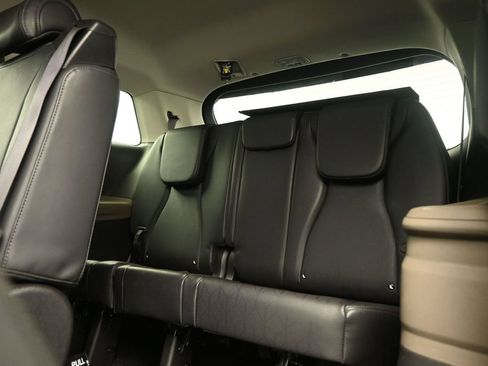 Used 2025 Kia Carnival FWD image 13