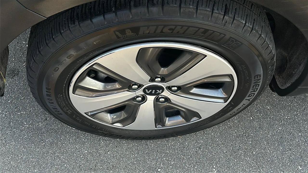 Used 2018 Kia Niro LX FWD image 17