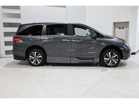 Used 2023 Honda Odyssey Touring image 5